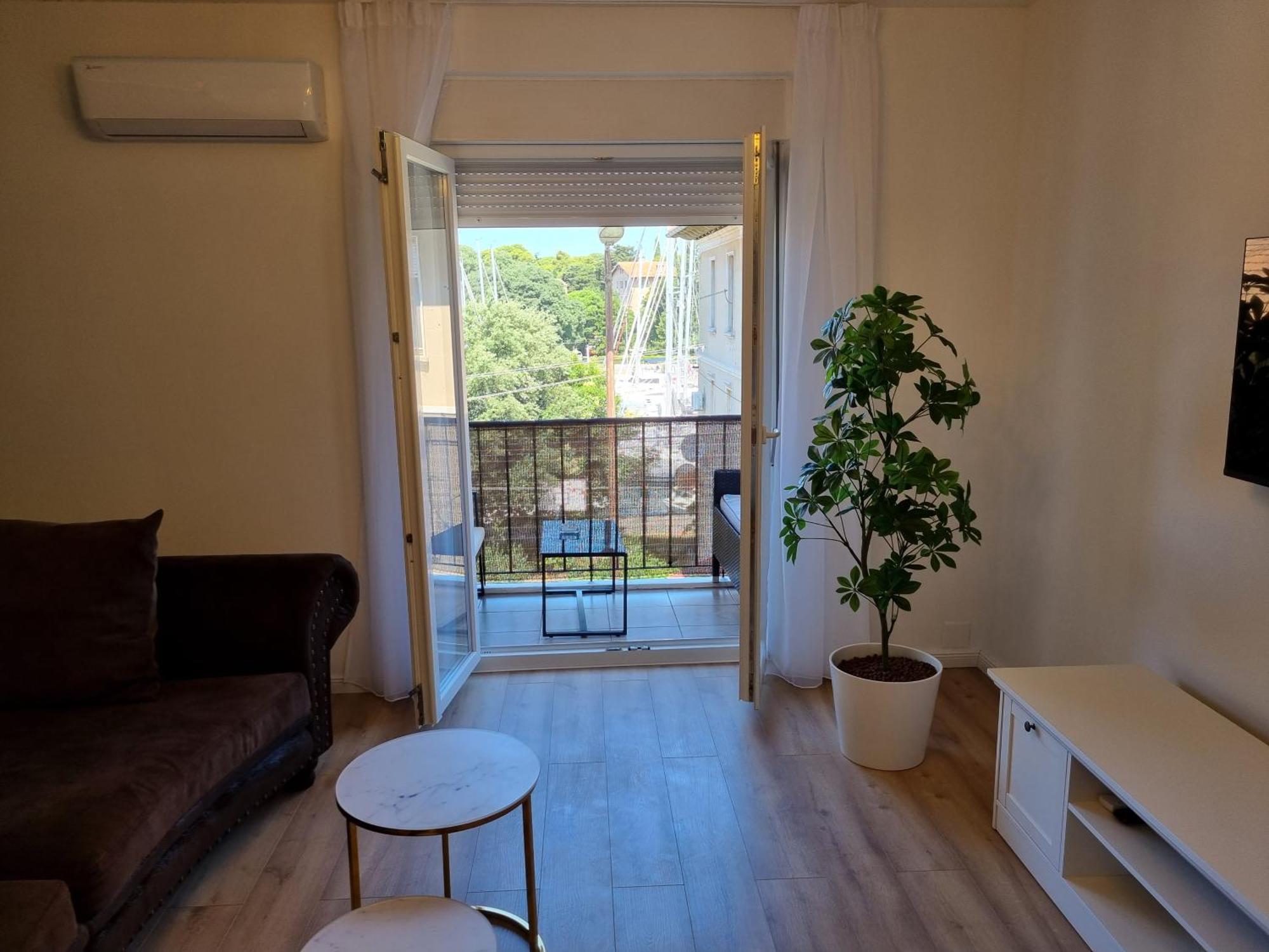 Apartment With View On City Marine 자다르 외부 사진